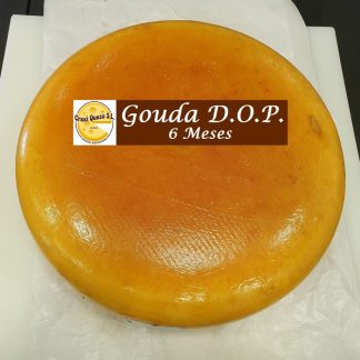 Rueda grande de queso Gouda artesanal de granja holandés elaborado con leche cruda de vaca. Queso curado 6 meses