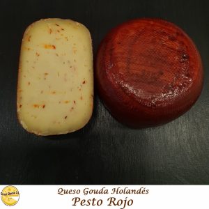 Craxi.PR635 Queso pesto rojo kilo, pequeña rueda de queso gouda de granja de leche cruda de vaca, queso gouda Holandés artesano con hierbas de pesto rojo, peso de rueda 1 Kg.