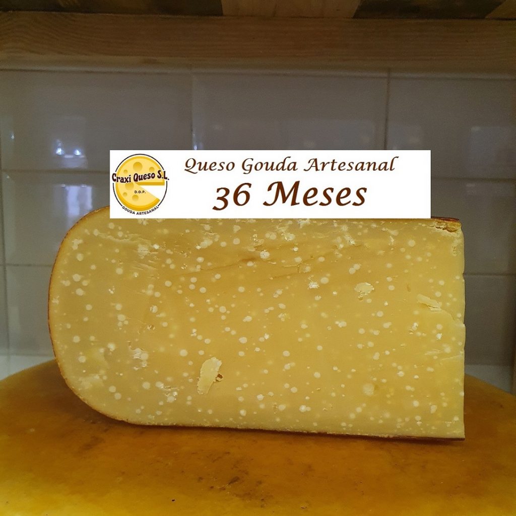 Proveedores de quesos holandeses añejo 3 años de maduración - Quesos Gouda artesanos de leche cruda de vaca. Curación: 36 meses madurado en cámara natural en tabla de madera