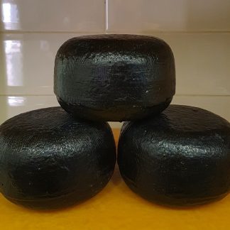 Queso trufa negra medio kilo por pieza. 3 medios kilos de quesos gouda artesanos con trufa negra de verano