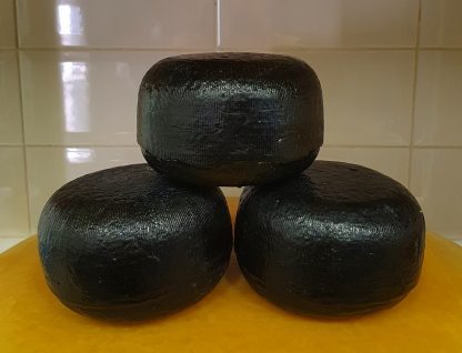 Queso trufa negra medio kilo por pieza. 3 medios kilos de quesos gouda artesanos con trufa negra de verano