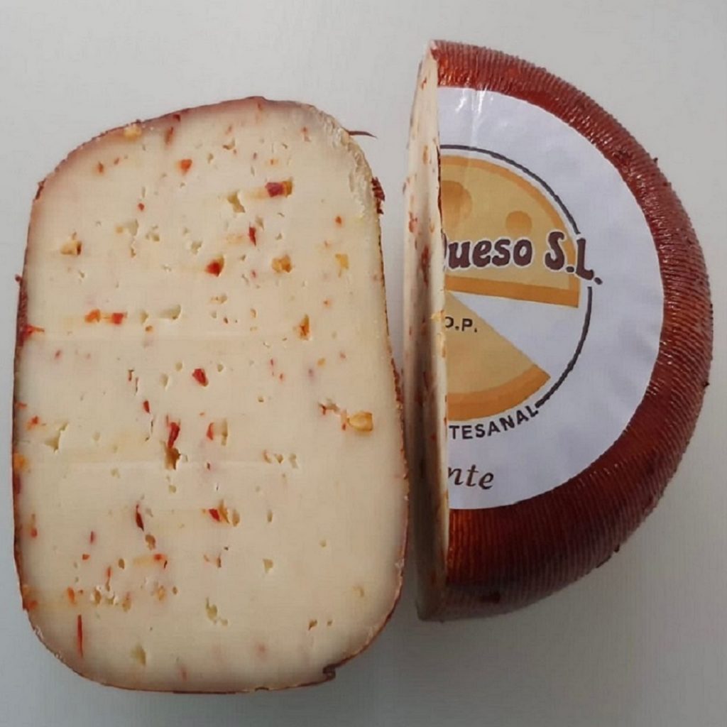 Queso pack 4. Lote degustación quesos de vaca artesanos incluye: 1 x Gouda con Guindillas 1 x Gouda Cebolla/Ajo y 1 x Gouda Pesto Verde.