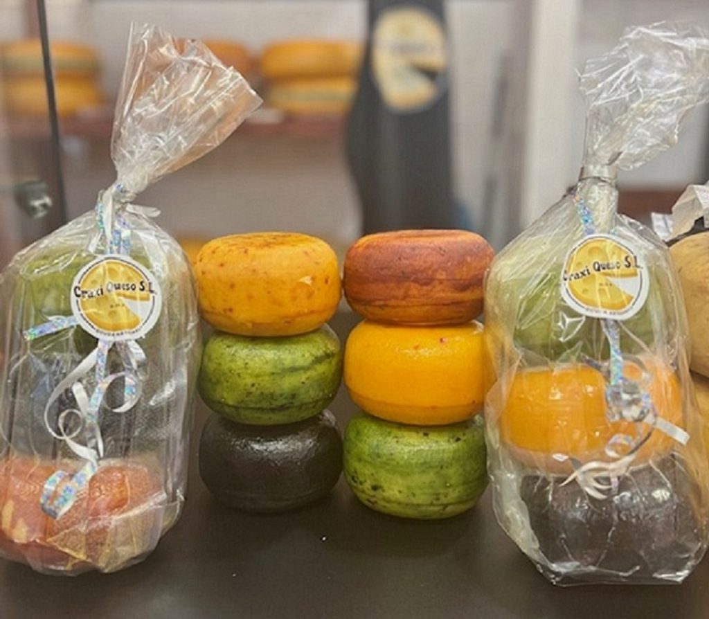 Un trío de quesos Gouda ideal para tablas de quesos, ensaladas y recetas gourmet