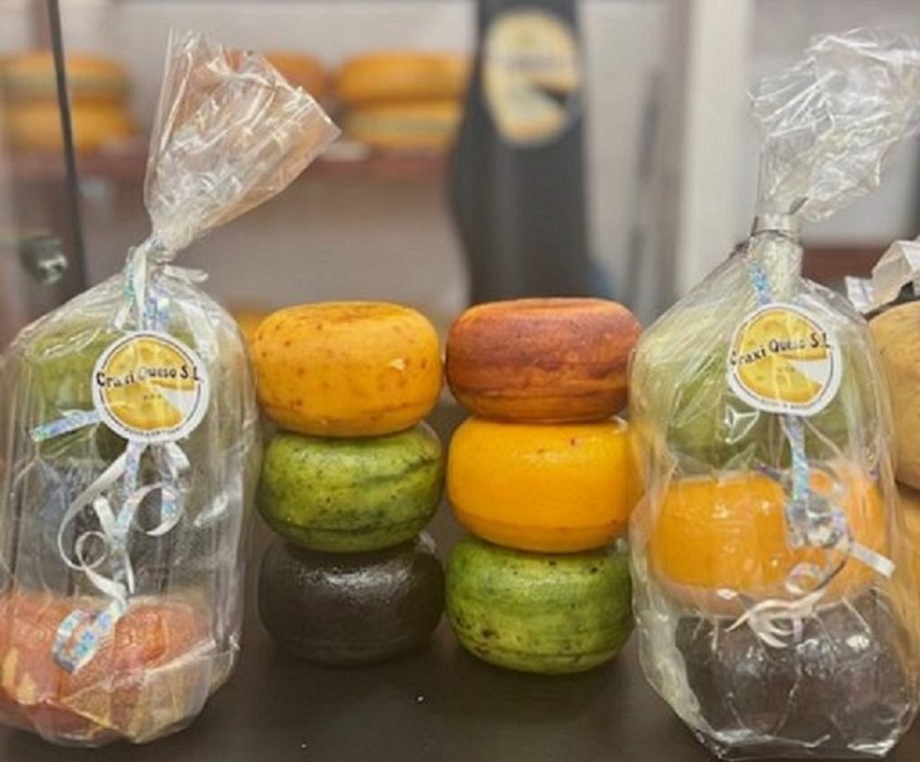 El precio de un Goudalicioso 3-pack con Gouda pesto rojo, 30 €. Gouda pesto rojo con guindilla, pimienta, albahaca, ajo, orégano y pimentón.